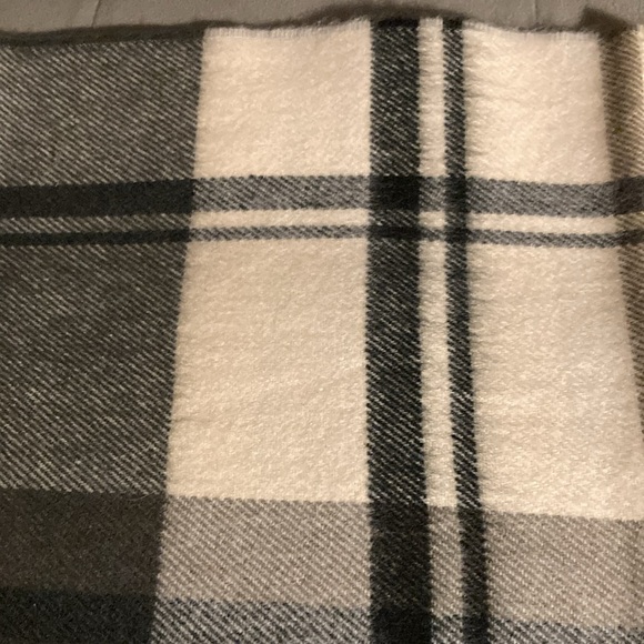 SCARF Beautiful cashmere white, grey & black plaid 12”x68”, fringed. Like new. - Picture 10 of 10